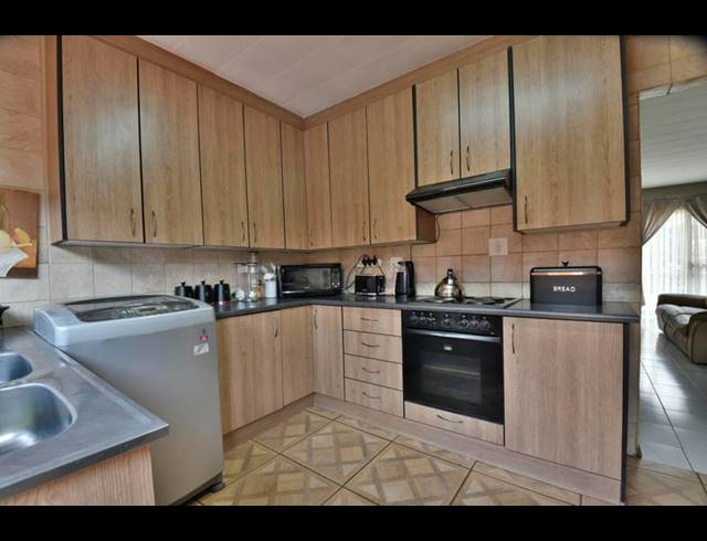 3 BEDROOM TOWNHOUSE FOR SALE IN MAYBERRY PARK